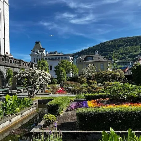Spacious Historical Art Oasis In The City Center Bergen Exterior foto